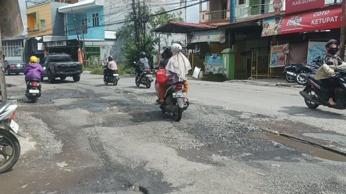 jalan poro malino rusak parah